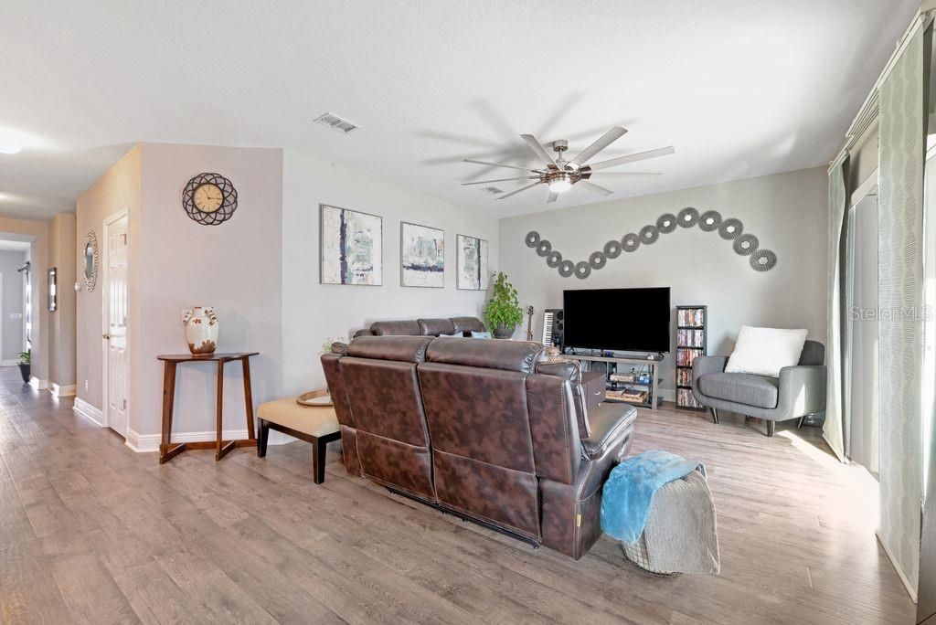 For Sale: $369,900 (3 beds, 2 baths, 1695 Square Feet)