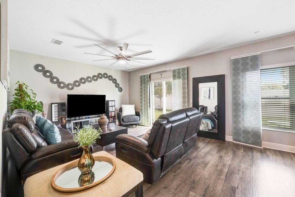 For Sale: $369,900 (3 beds, 2 baths, 1695 Square Feet)