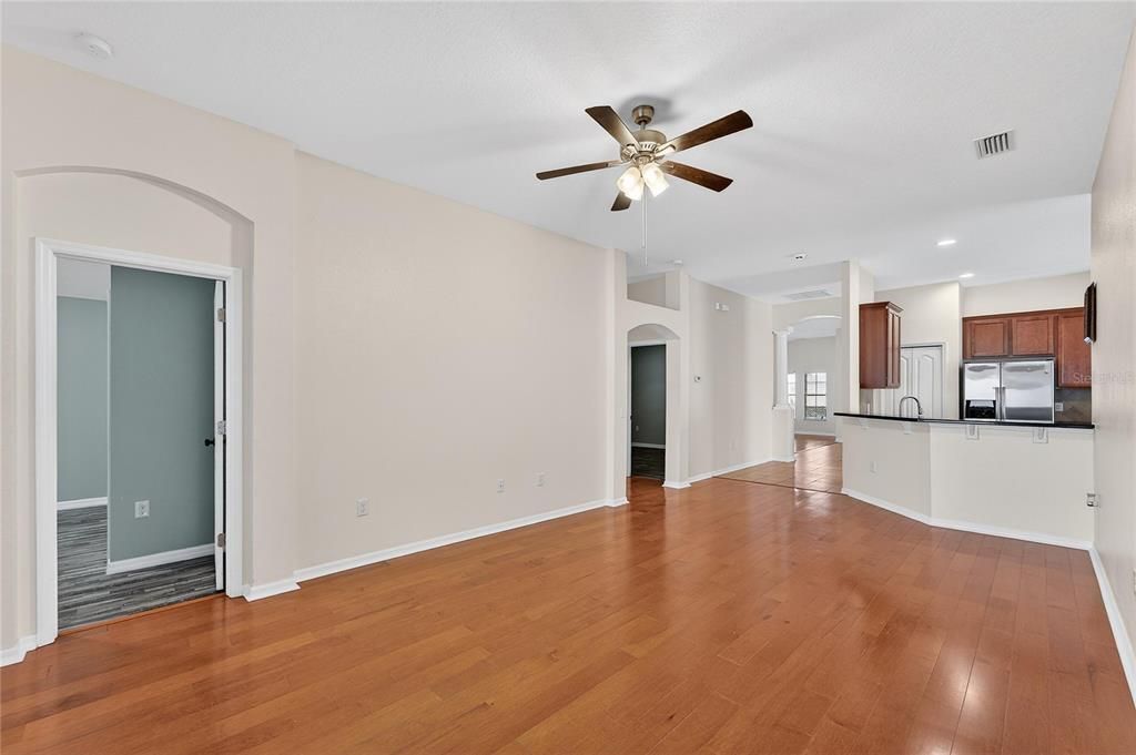 出租: $2,500 (4 贝兹, 2 浴室, 2070 平方英尺)