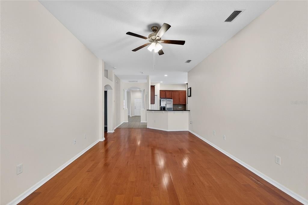 出租: $2,500 (4 贝兹, 2 浴室, 2070 平方英尺)