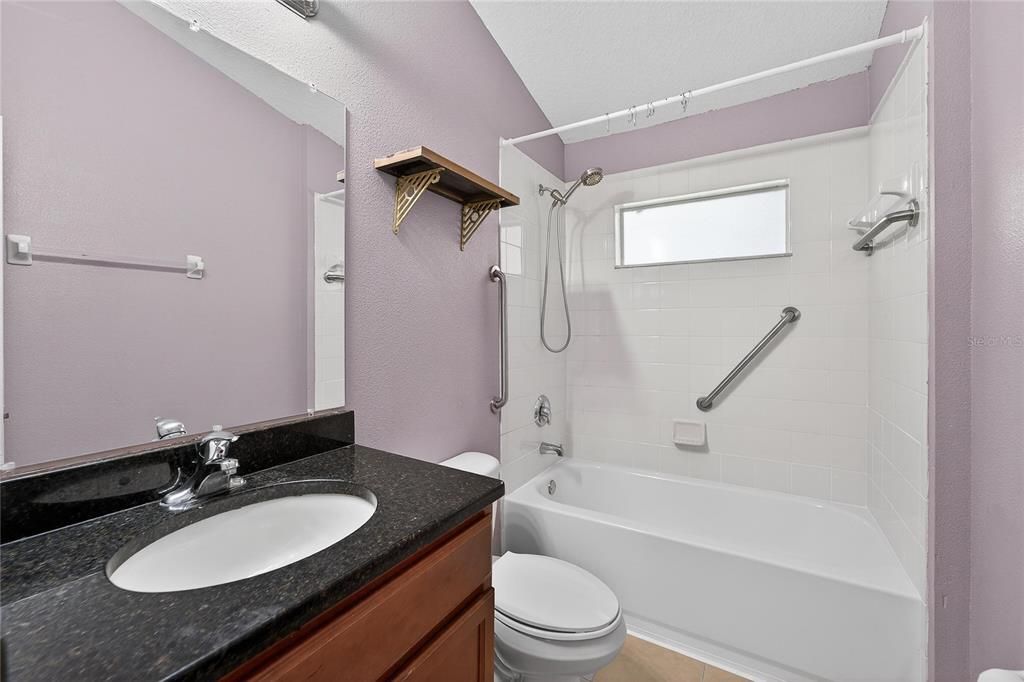 出租: $2,500 (4 贝兹, 2 浴室, 2070 平方英尺)