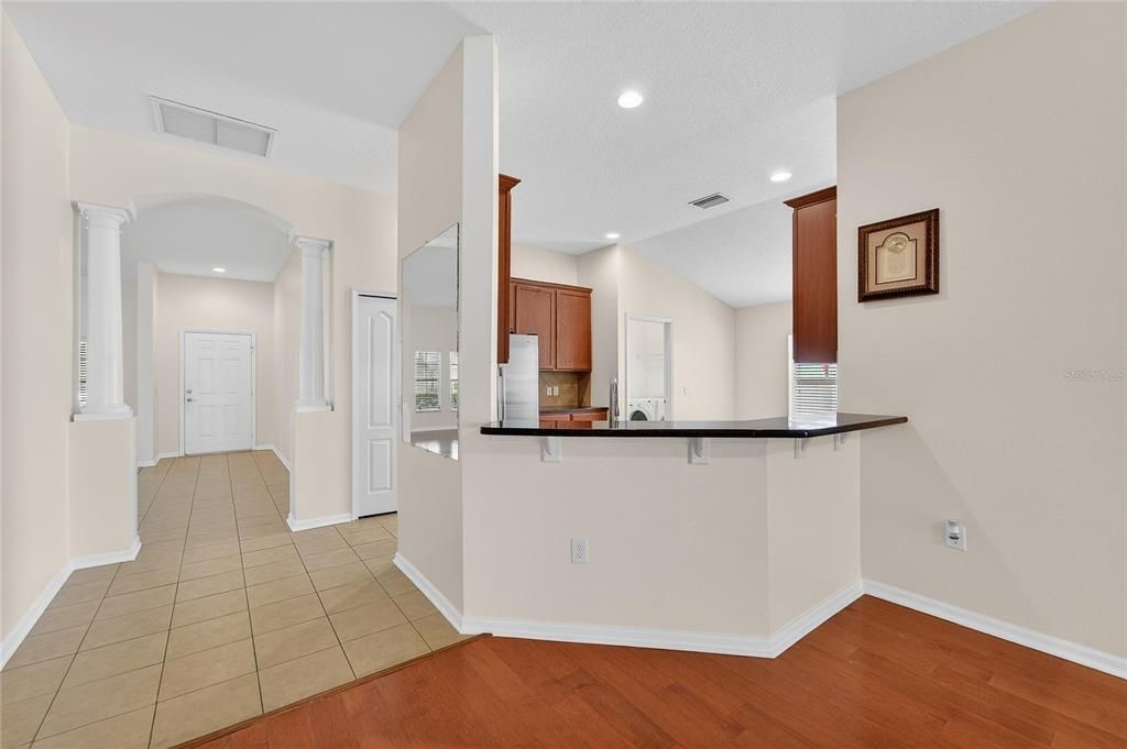 出租: $2,500 (4 贝兹, 2 浴室, 2070 平方英尺)