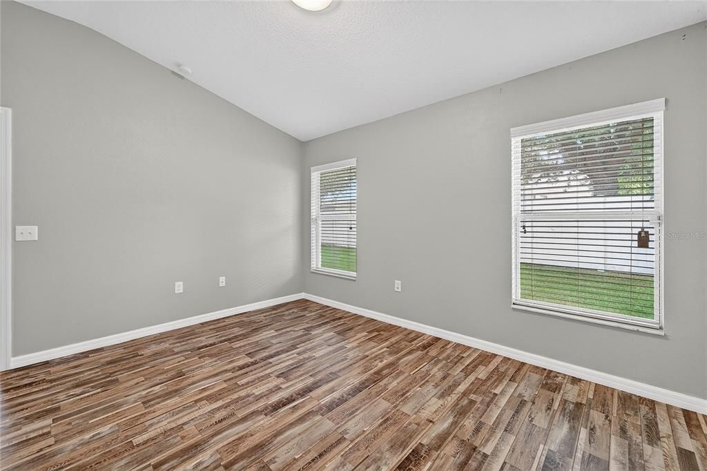 出租: $2,500 (4 贝兹, 2 浴室, 2070 平方英尺)