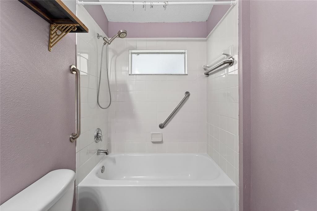 出租: $2,500 (4 贝兹, 2 浴室, 2070 平方英尺)