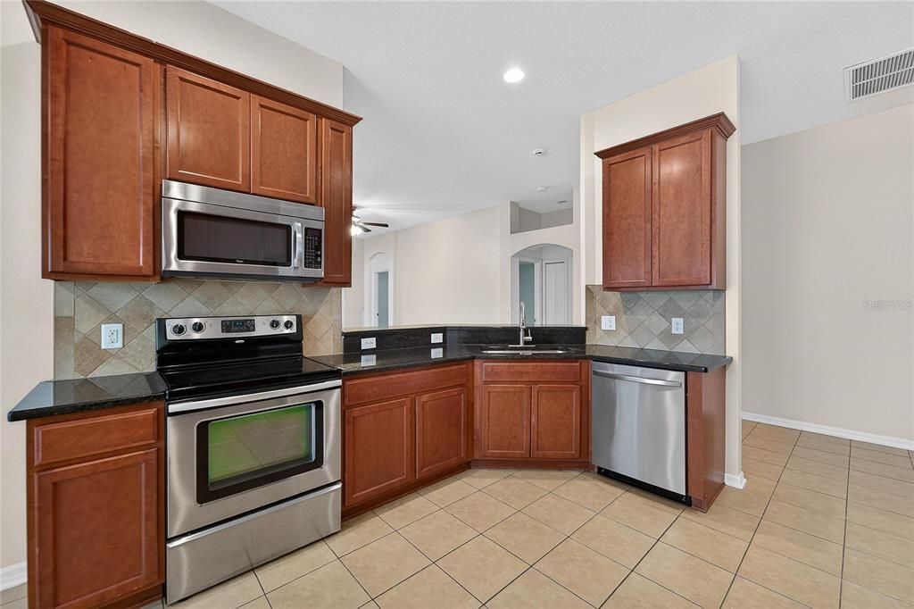 出租: $2,500 (4 贝兹, 2 浴室, 2070 平方英尺)