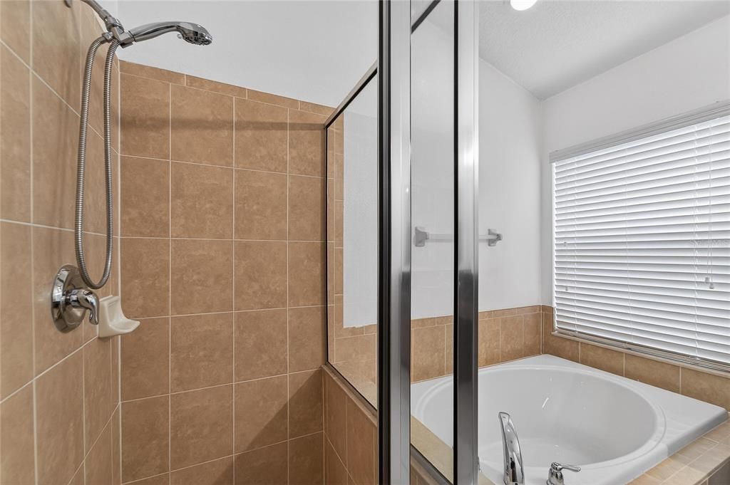 出租: $2,500 (4 贝兹, 2 浴室, 2070 平方英尺)