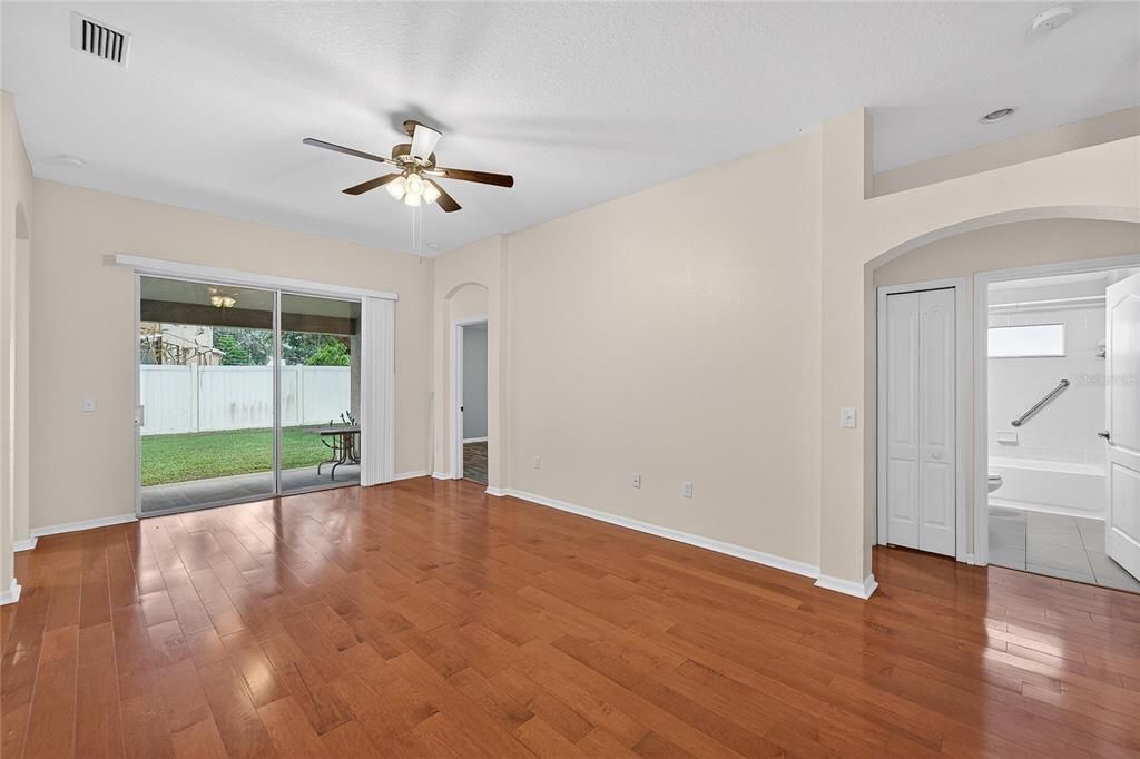 出租: $2,500 (4 贝兹, 2 浴室, 2070 平方英尺)