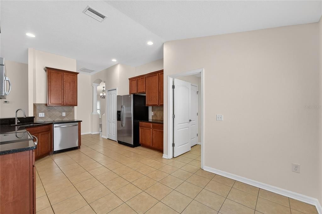 出租: $2,500 (4 贝兹, 2 浴室, 2070 平方英尺)