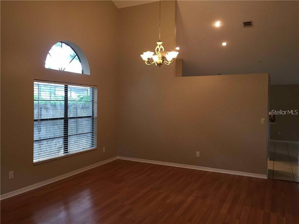 出租: $2,395 (4 贝兹, 2 浴室, 2001 平方英尺)