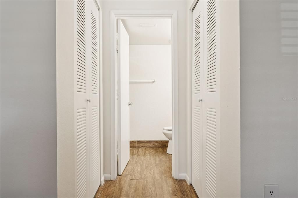 For Sale: $220,000 (2 beds, 2 baths, 920 Square Feet)