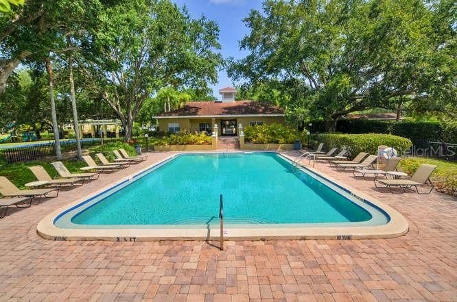 For Sale: $220,000 (2 beds, 2 baths, 920 Square Feet)