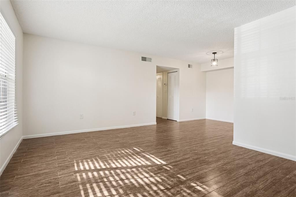 For Sale: $220,000 (2 beds, 2 baths, 920 Square Feet)