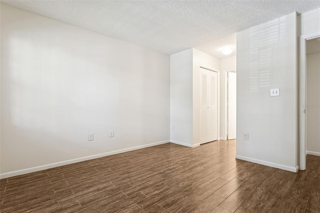 For Sale: $220,000 (2 beds, 2 baths, 920 Square Feet)