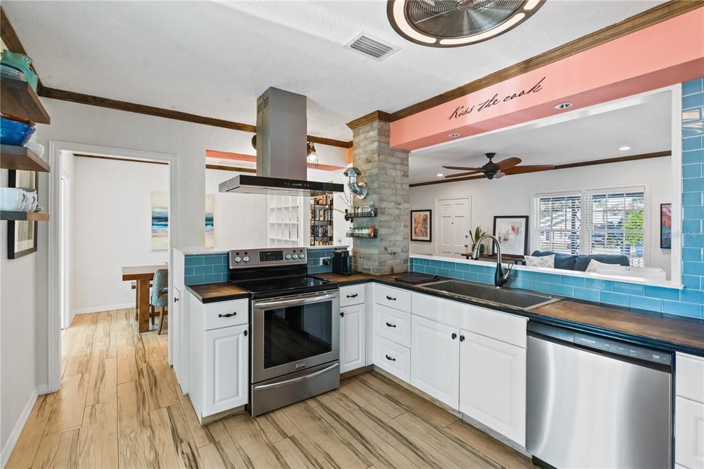 待售: $560,000 (2 贝兹, 2 浴室, 1145 平方英尺)