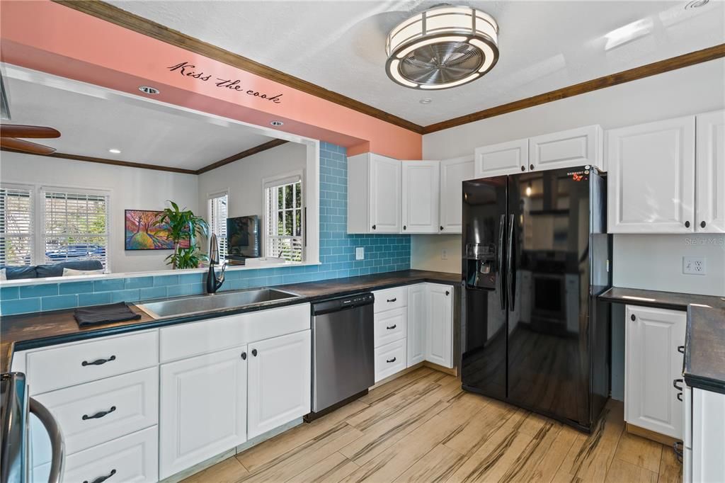 待售: $560,000 (2 贝兹, 2 浴室, 1145 平方英尺)