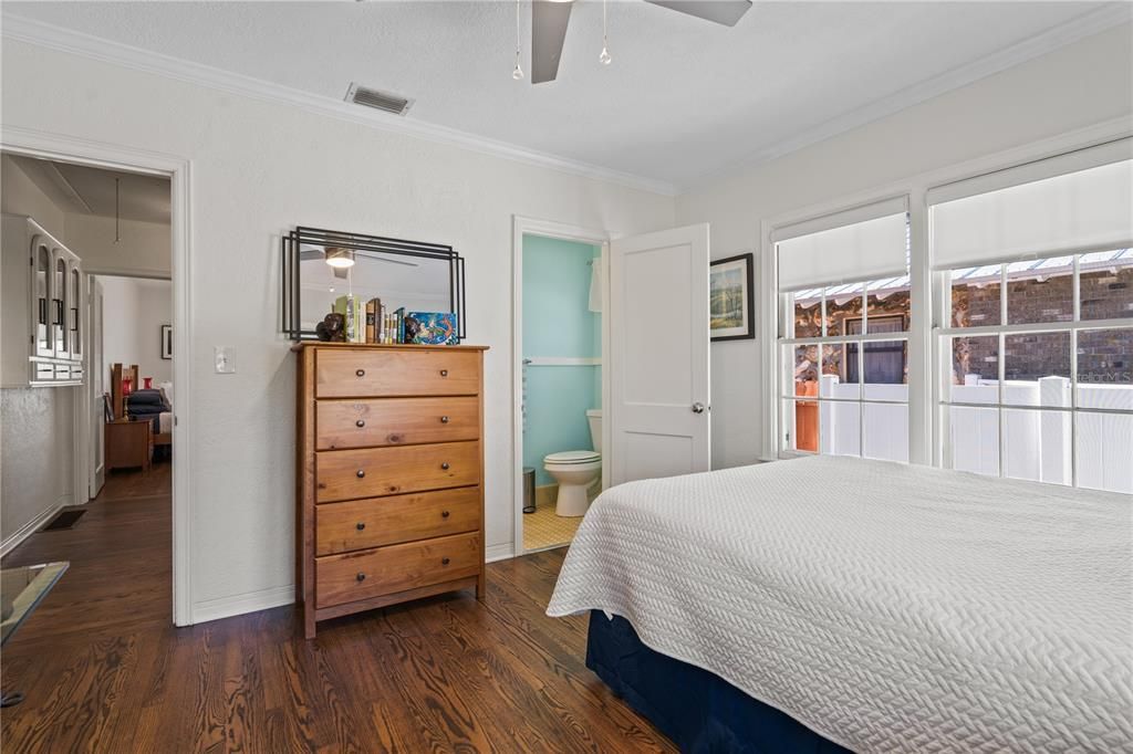 待售: $560,000 (2 贝兹, 2 浴室, 1145 平方英尺)