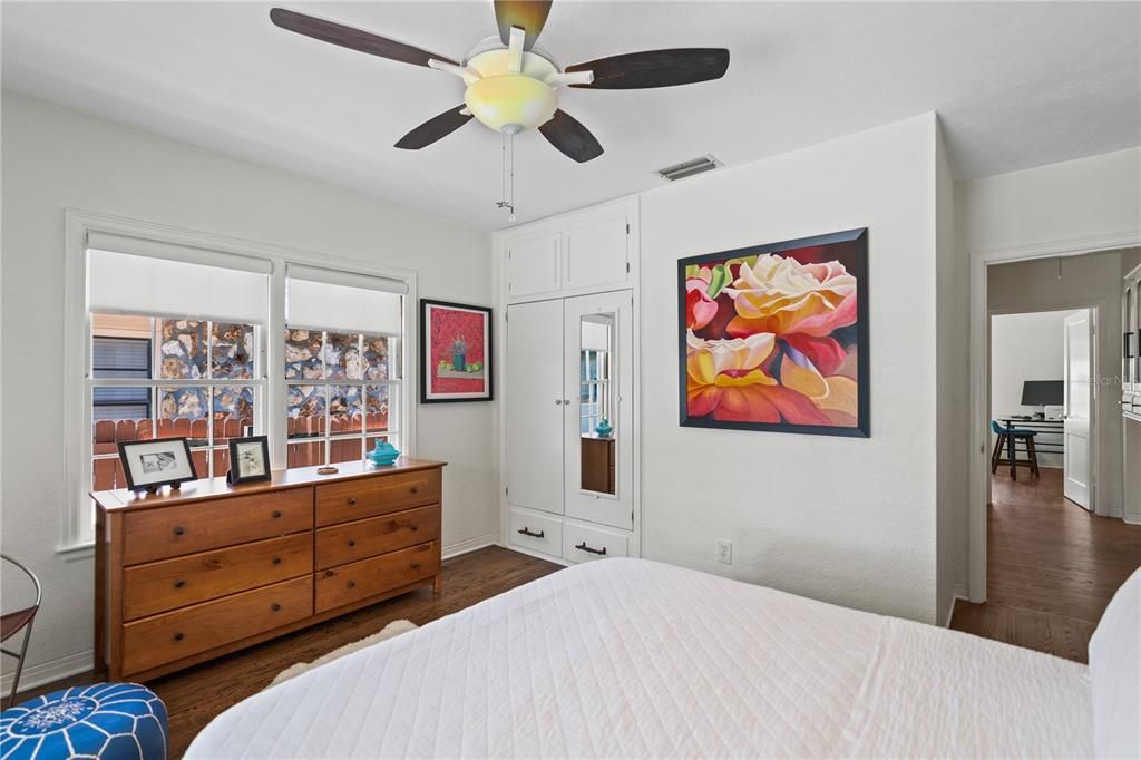 待售: $560,000 (2 贝兹, 2 浴室, 1145 平方英尺)