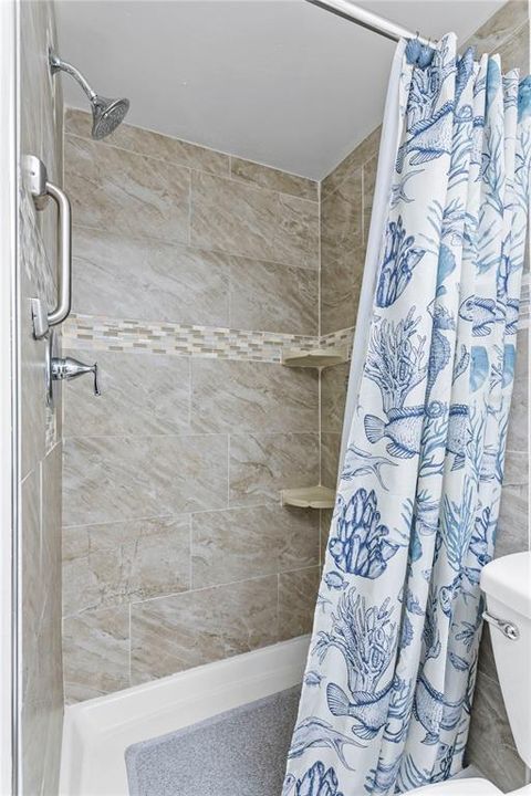 For Sale: $240,000 (2 beds, 2 baths, 1035 Square Feet)