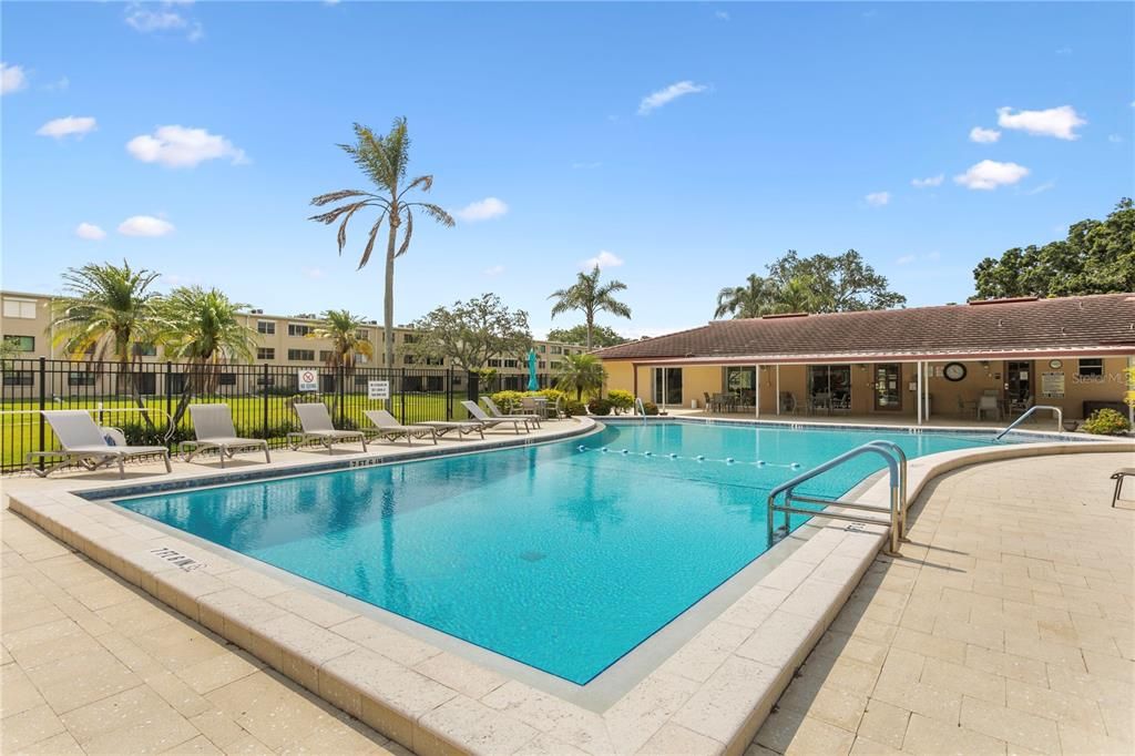 For Sale: $240,000 (2 beds, 2 baths, 1035 Square Feet)