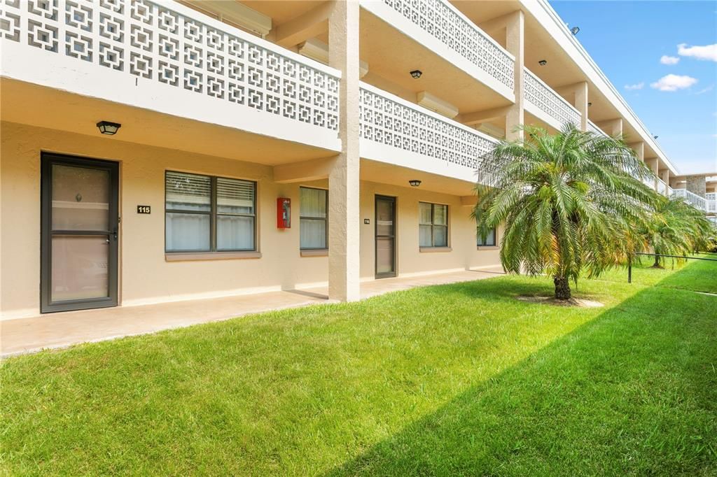 For Sale: $240,000 (2 beds, 2 baths, 1035 Square Feet)