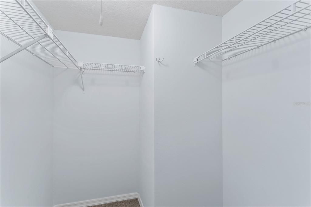 For Sale: $240,000 (2 beds, 2 baths, 1035 Square Feet)