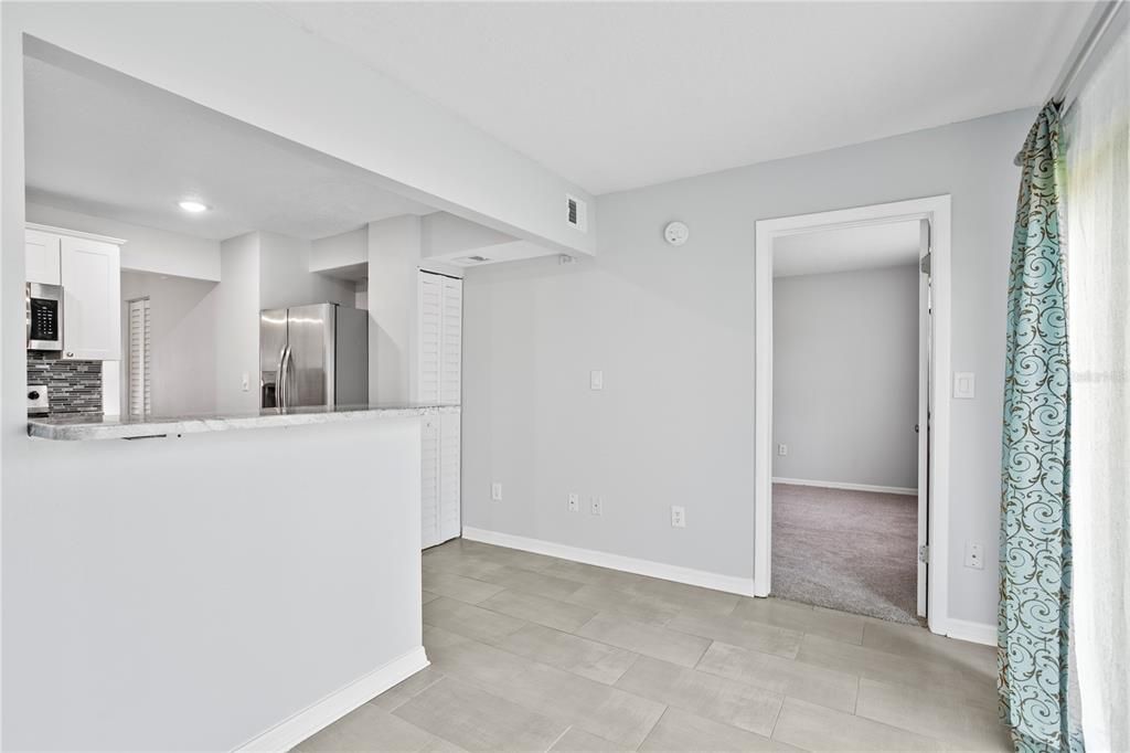 For Sale: $240,000 (2 beds, 2 baths, 1035 Square Feet)