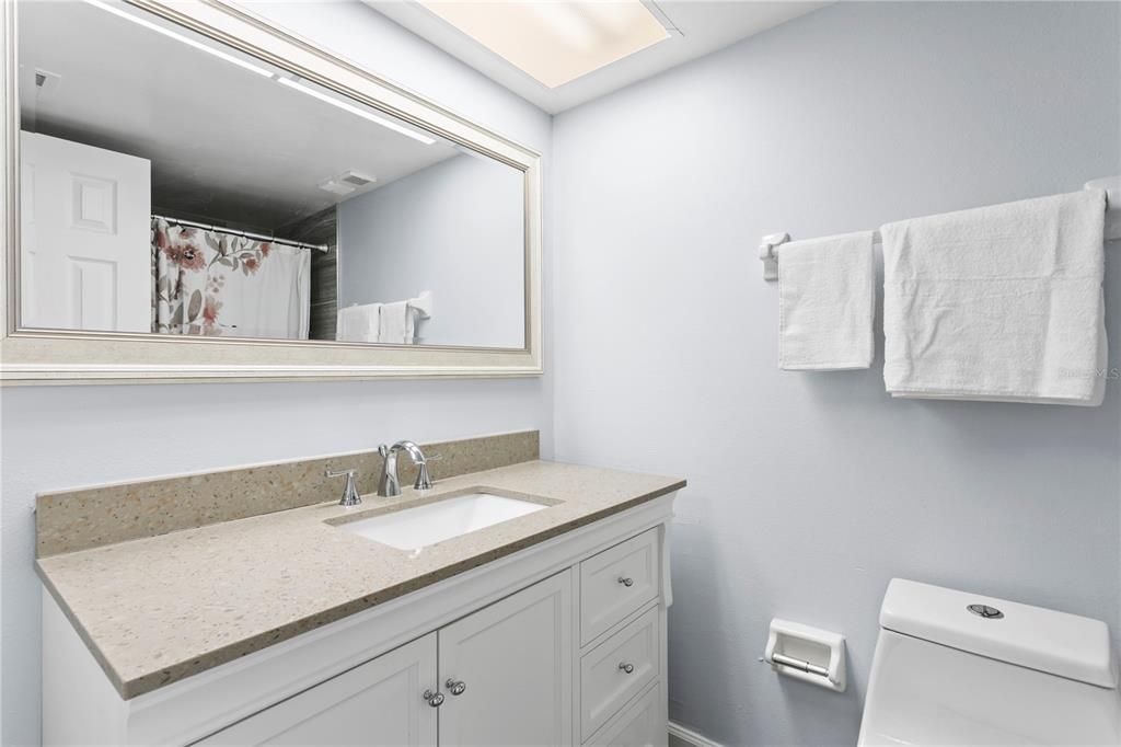 For Sale: $240,000 (2 beds, 2 baths, 1035 Square Feet)