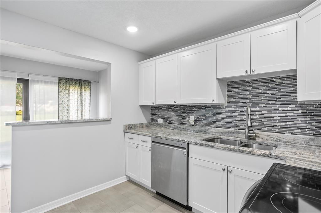 For Sale: $240,000 (2 beds, 2 baths, 1035 Square Feet)