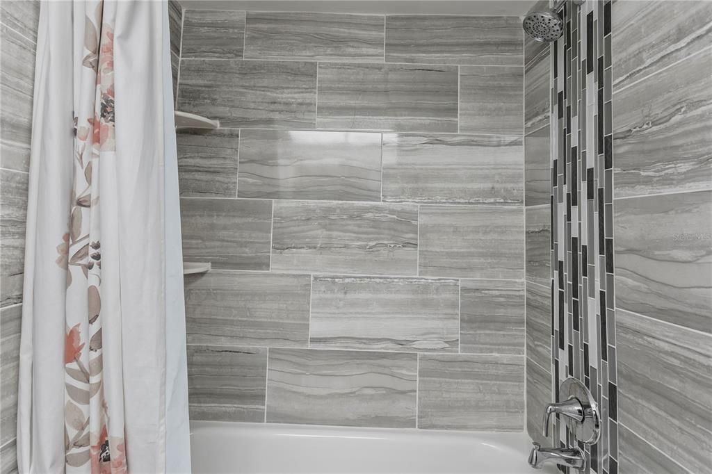 For Sale: $240,000 (2 beds, 2 baths, 1035 Square Feet)