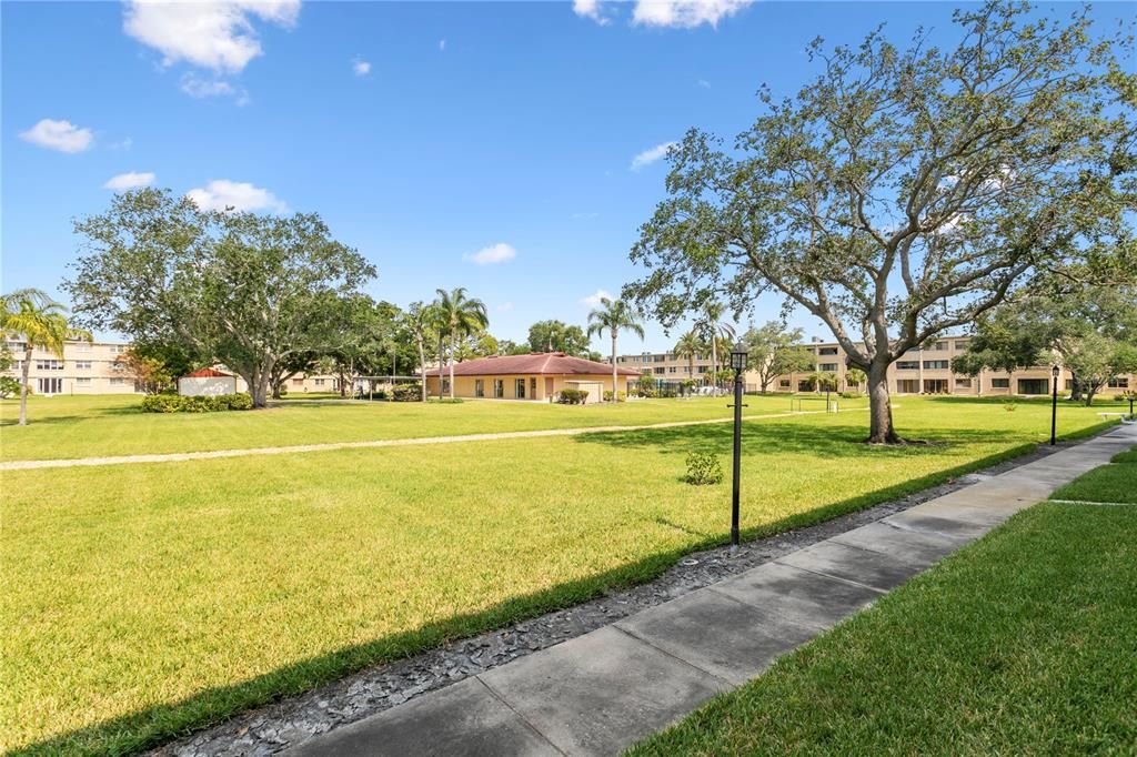 For Sale: $240,000 (2 beds, 2 baths, 1035 Square Feet)