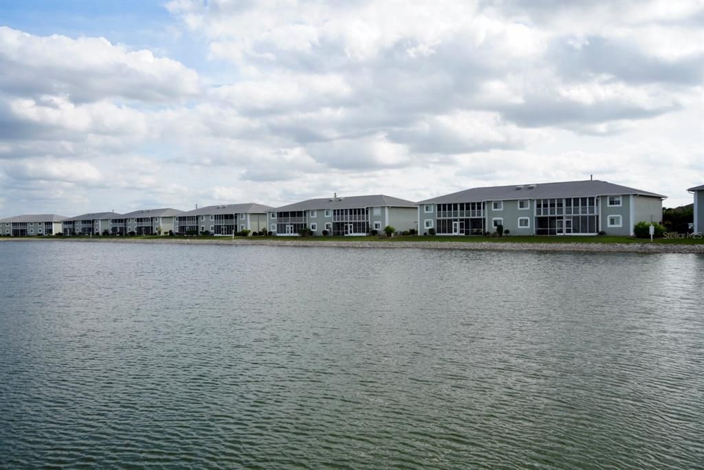 合同活跃: $129,900 (2 贝兹, 2 浴室, 1044 平方英尺)