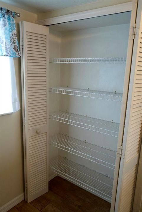 合同活跃: $129,900 (2 贝兹, 2 浴室, 1044 平方英尺)