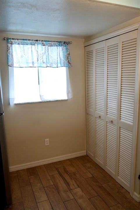 合同活跃: $129,900 (2 贝兹, 2 浴室, 1044 平方英尺)