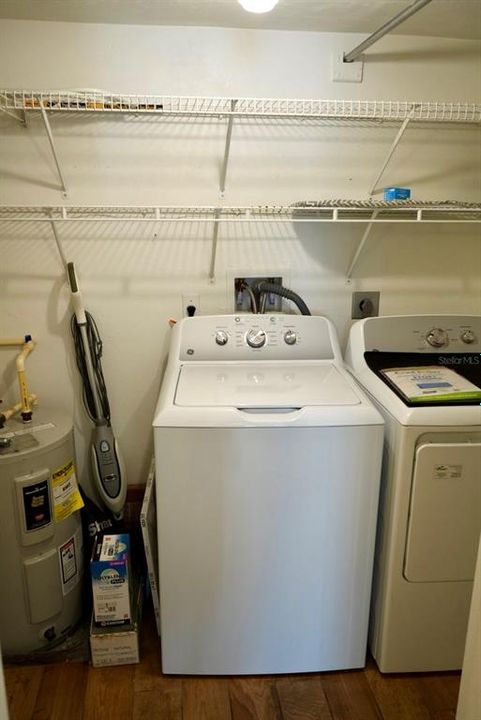 合同活跃: $129,900 (2 贝兹, 2 浴室, 1044 平方英尺)