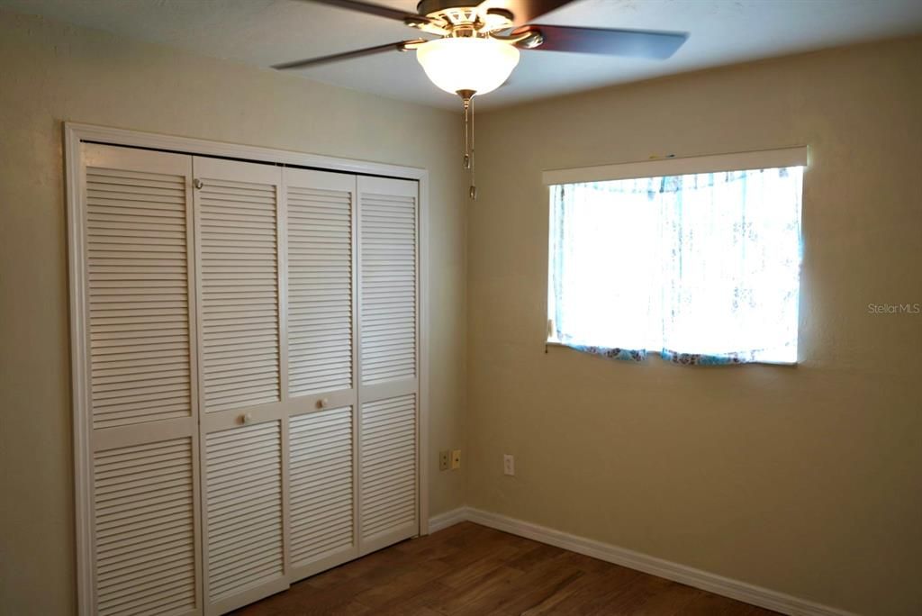 合同活跃: $129,900 (2 贝兹, 2 浴室, 1044 平方英尺)