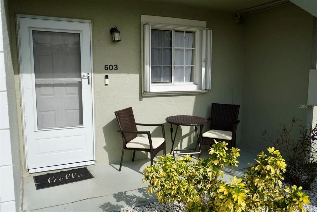 合同活跃: $129,900 (2 贝兹, 2 浴室, 1044 平方英尺)