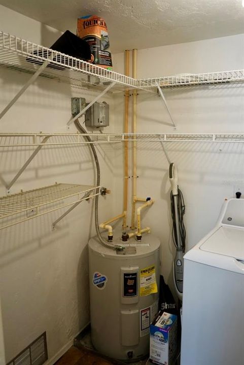 合同活跃: $129,900 (2 贝兹, 2 浴室, 1044 平方英尺)