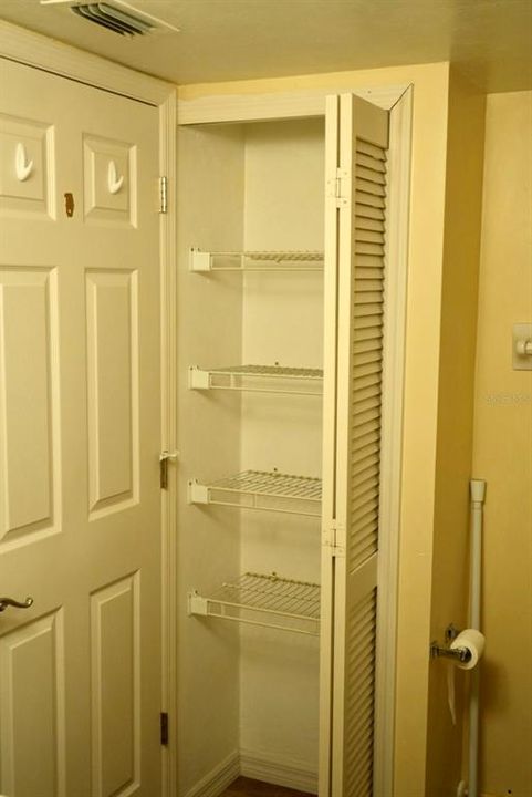 合同活跃: $129,900 (2 贝兹, 2 浴室, 1044 平方英尺)