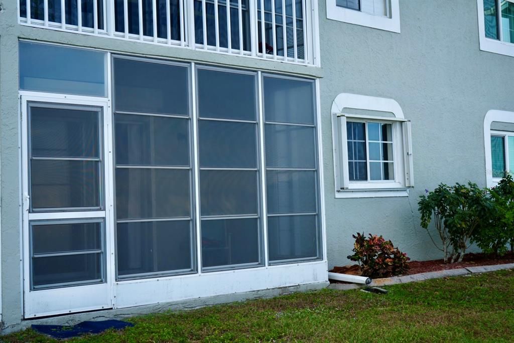 合同活跃: $129,900 (2 贝兹, 2 浴室, 1044 平方英尺)