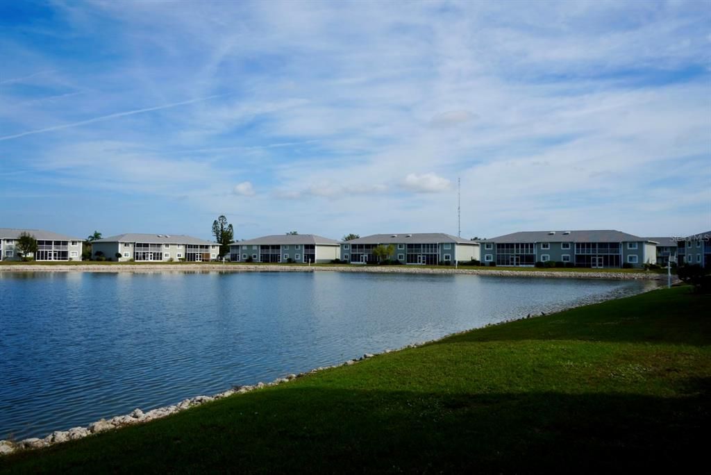 合同活跃: $129,900 (2 贝兹, 2 浴室, 1044 平方英尺)