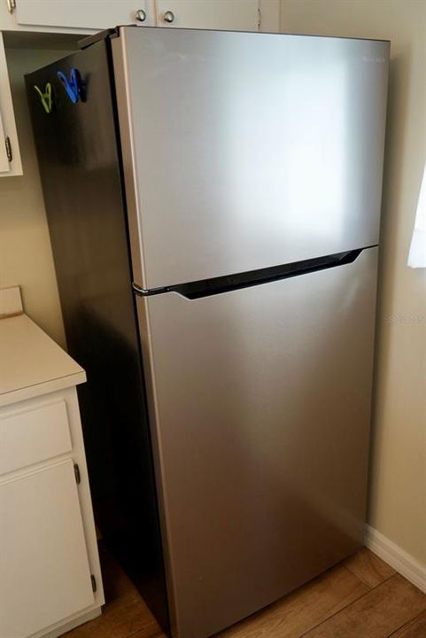 合同活跃: $129,900 (2 贝兹, 2 浴室, 1044 平方英尺)