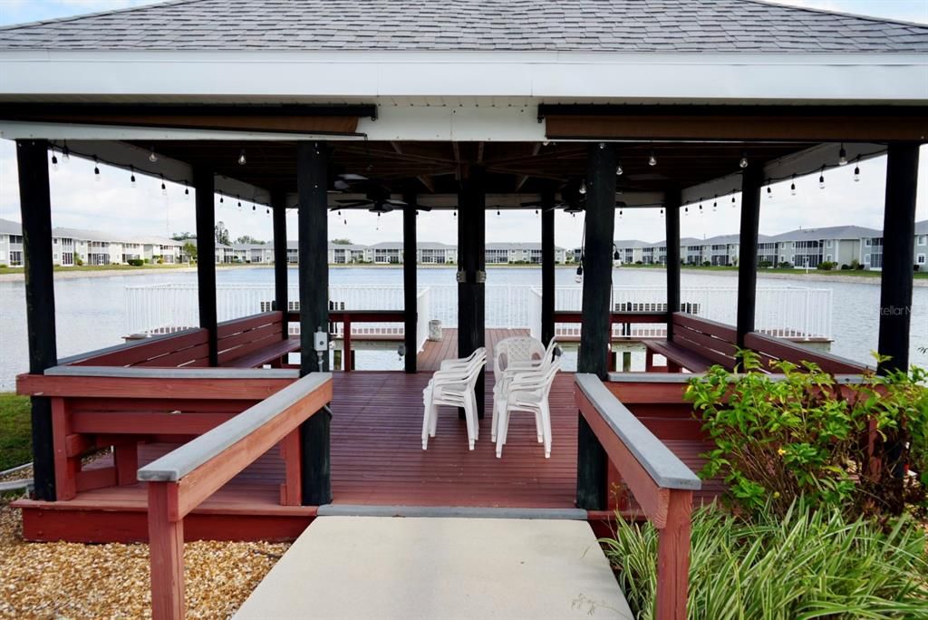 合同活跃: $129,900 (2 贝兹, 2 浴室, 1044 平方英尺)