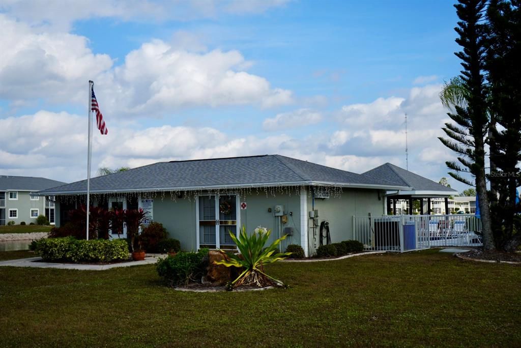 合同活跃: $129,900 (2 贝兹, 2 浴室, 1044 平方英尺)