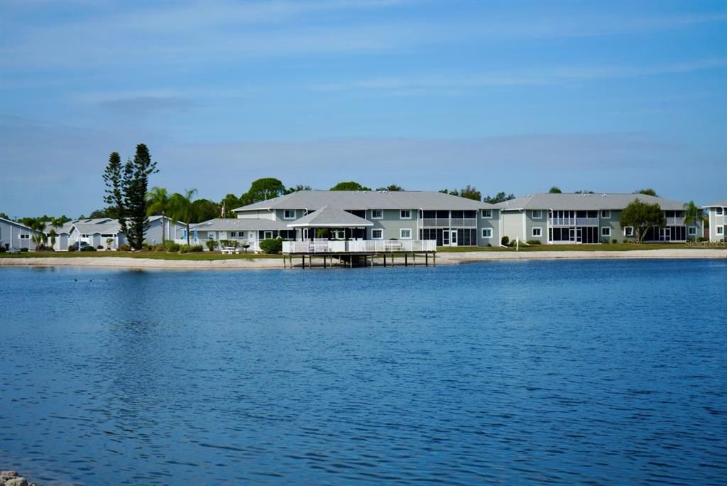 合同活跃: $129,900 (2 贝兹, 2 浴室, 1044 平方英尺)