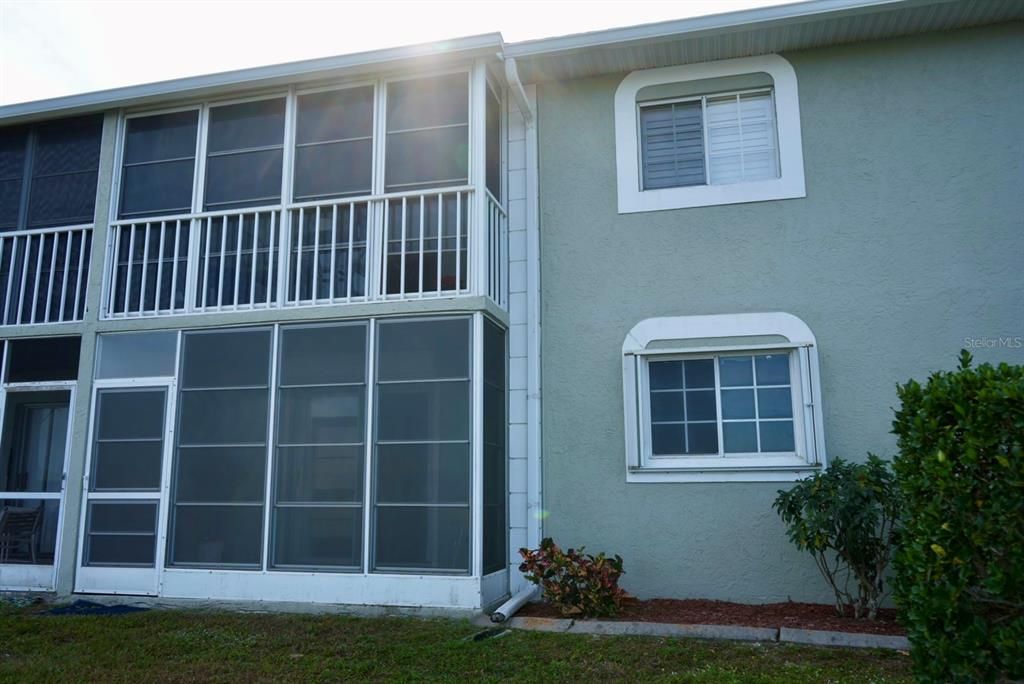 合同活跃: $129,900 (2 贝兹, 2 浴室, 1044 平方英尺)