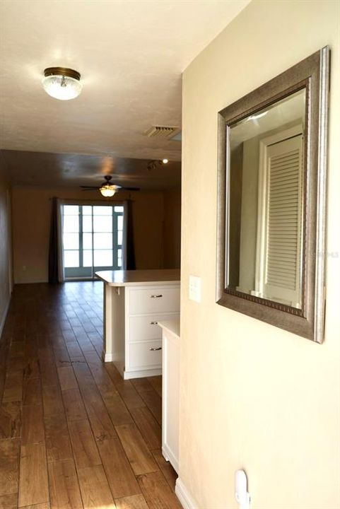 合同活跃: $129,900 (2 贝兹, 2 浴室, 1044 平方英尺)