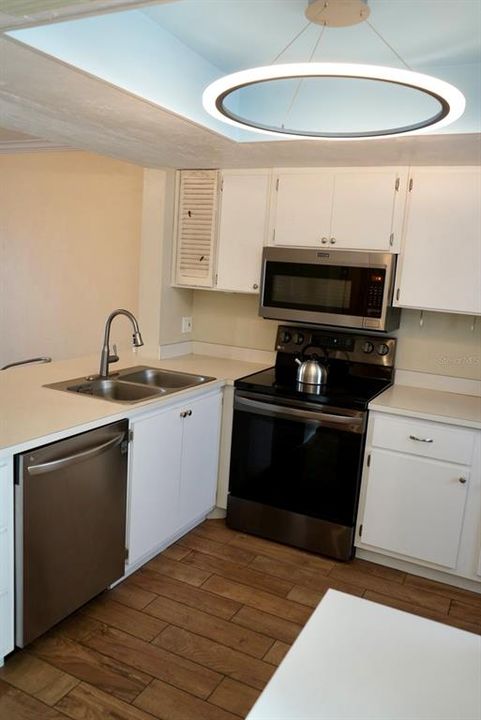 合同活跃: $129,900 (2 贝兹, 2 浴室, 1044 平方英尺)