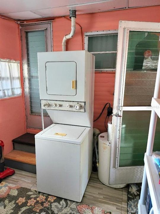 For Sale: $176,500 (2 beds, 2 baths, 820 Square Feet)