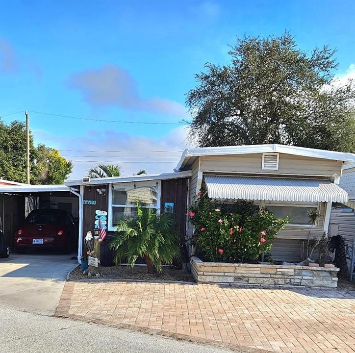 For Sale: $176,500 (2 beds, 2 baths, 820 Square Feet)