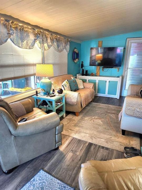 For Sale: $176,500 (2 beds, 2 baths, 820 Square Feet)